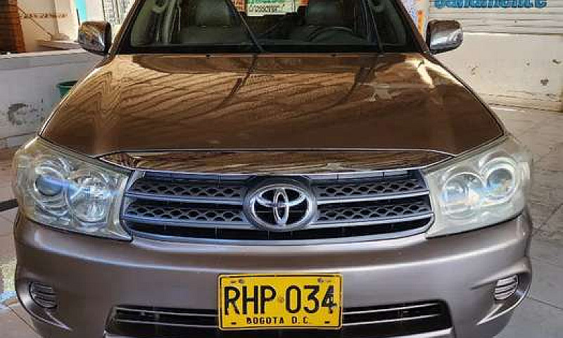 Toyota Fortuner 2011...