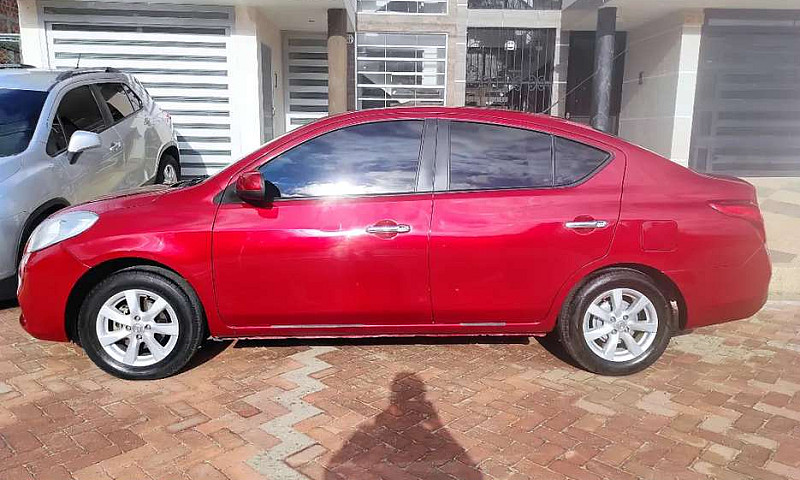 Nissan Versa Advance...