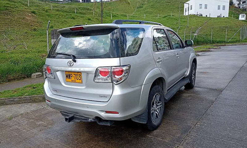 Toyota Fortuner 2.7 ...