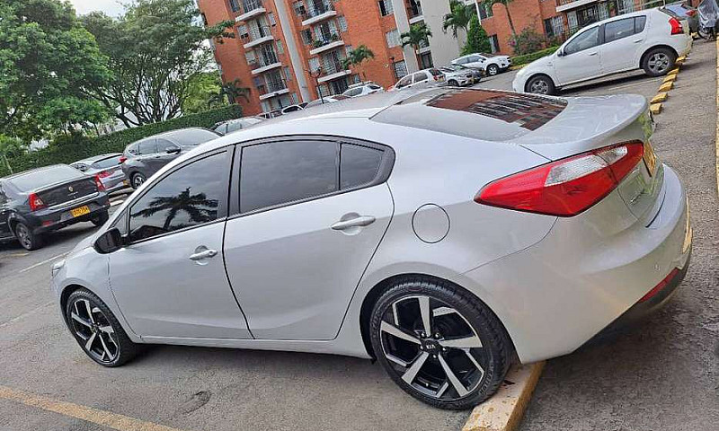 Hermoso Kia Cerato P...