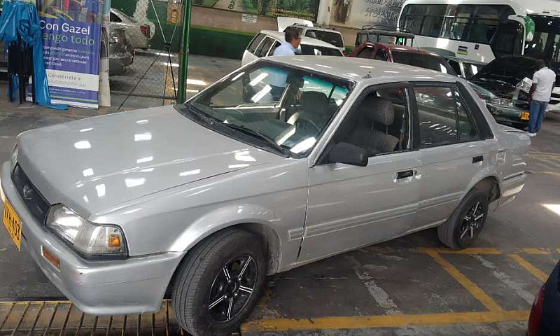 Vendo Mazda 323 Mode...