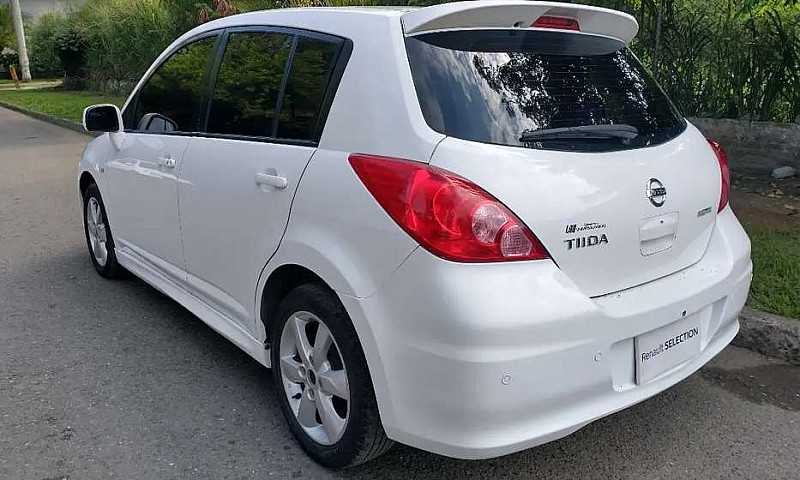 Nissan Tiida Premium...