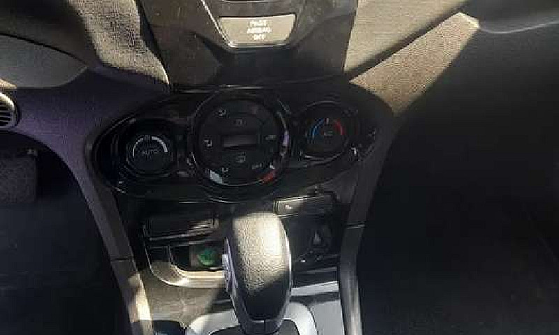 Vendo Carro  Ford Fi...