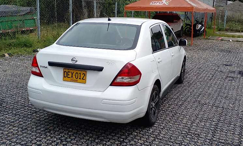 Vendo Nissan Tida Mo...