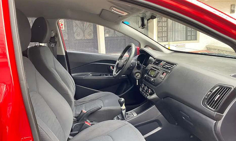 Vendo Kia Rio Space ...