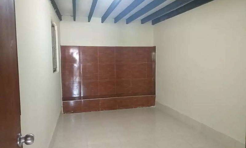 Arriendo Casa Barrio...