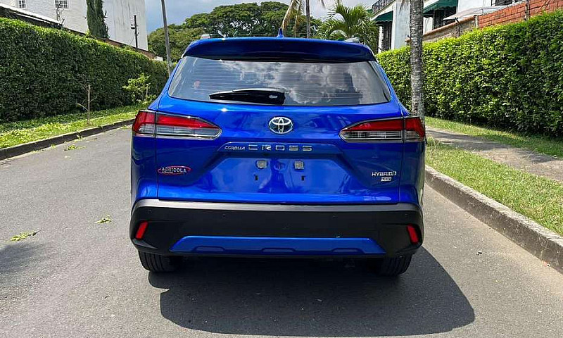 Toyota Corolla Cross...