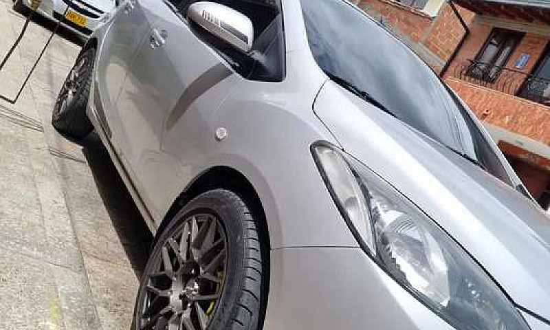 Se Vende Mazda 2...