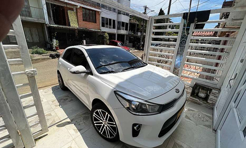 Vendo Kia Rio Versio...