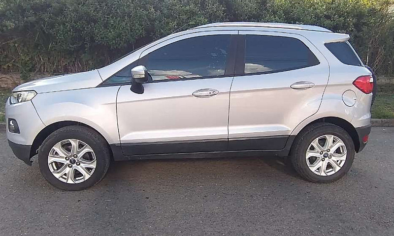 Ford Ecosport Titani...