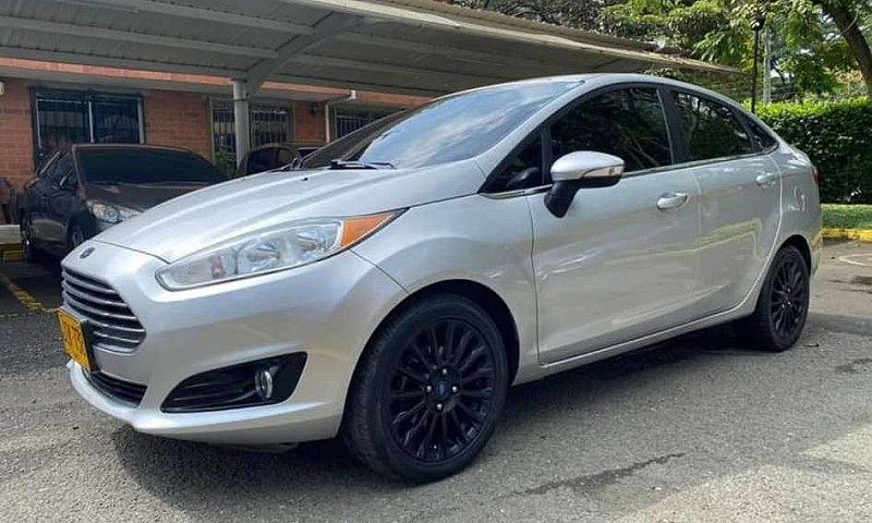 Ford Fiesta Titanium...