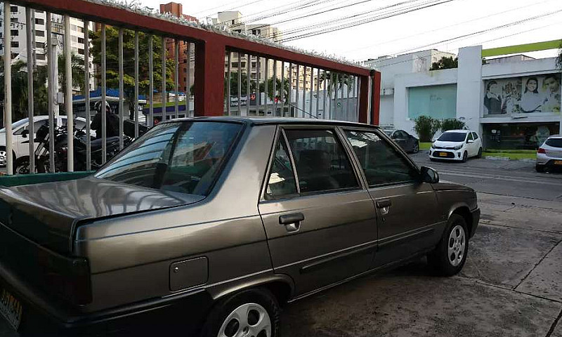 Renault R9 Petsonali...