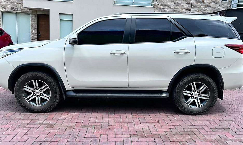 Camioneta Toyota For...