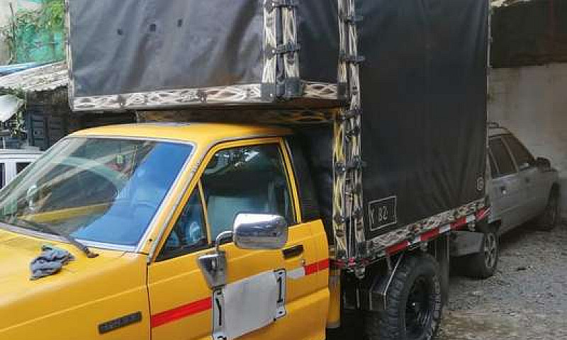 Se Vende Mazda B2000...
