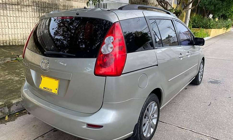 Canioneta Mazda...