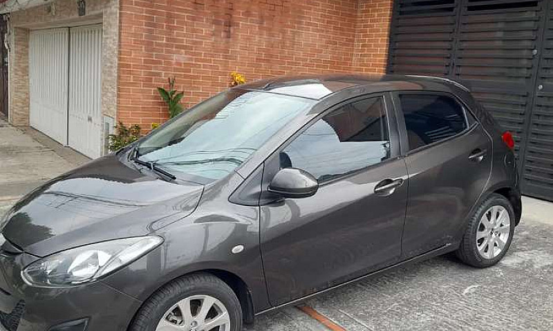 Mazda 2, Excelente E...