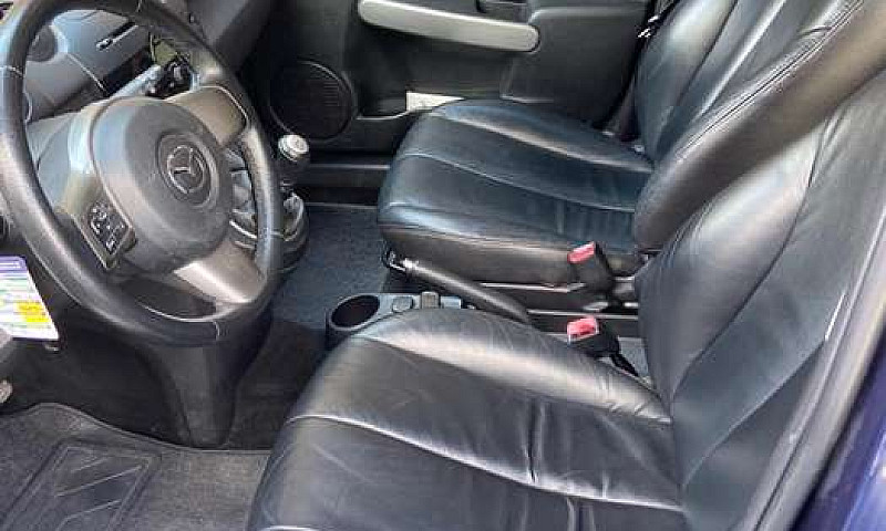 Vendo Mazda 2...