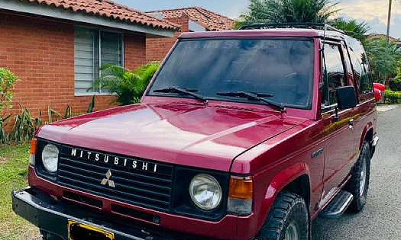 Montero Mitsubishi E...