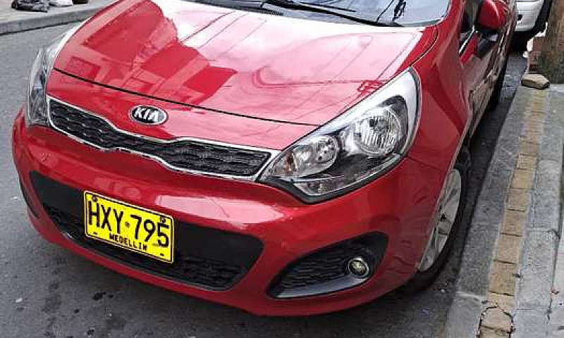 Vendo Kia Rio 2014...