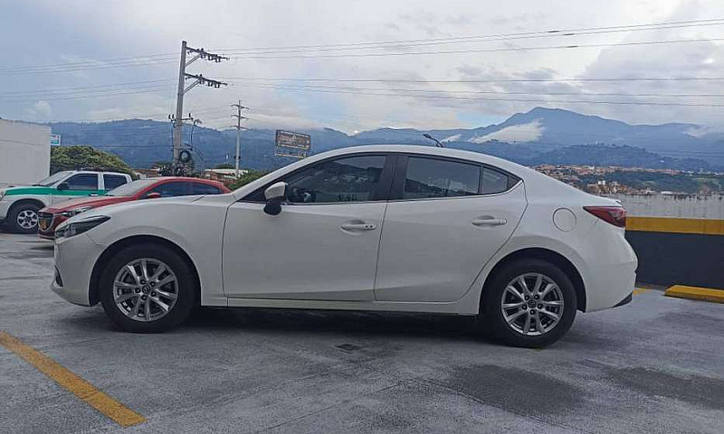 Mazda 3 Touring 2019...