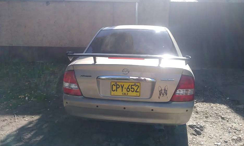 Automóvil  Mazda 200...