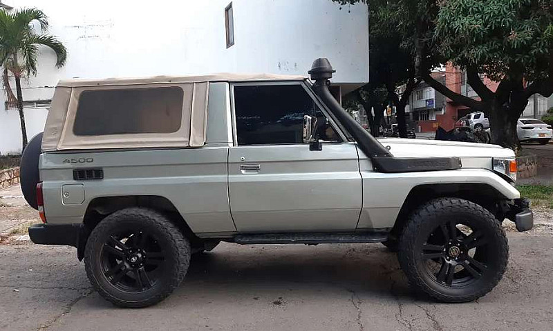 Toyota Macho Land Cr...