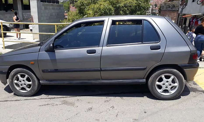 Vendo Renault Clio...