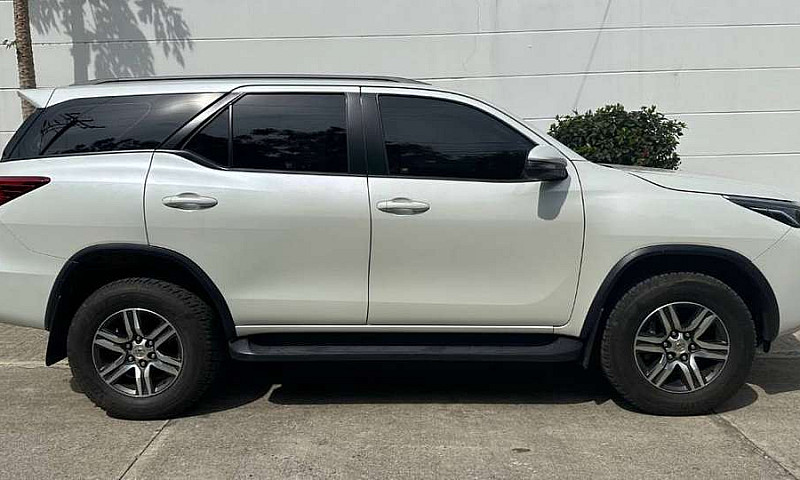 Toyota Fortuner Sr 2...