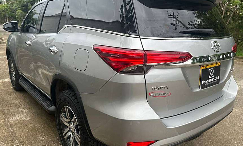 Toyota Fortuner Srv ...