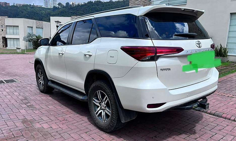 Camioneta Toyota For...