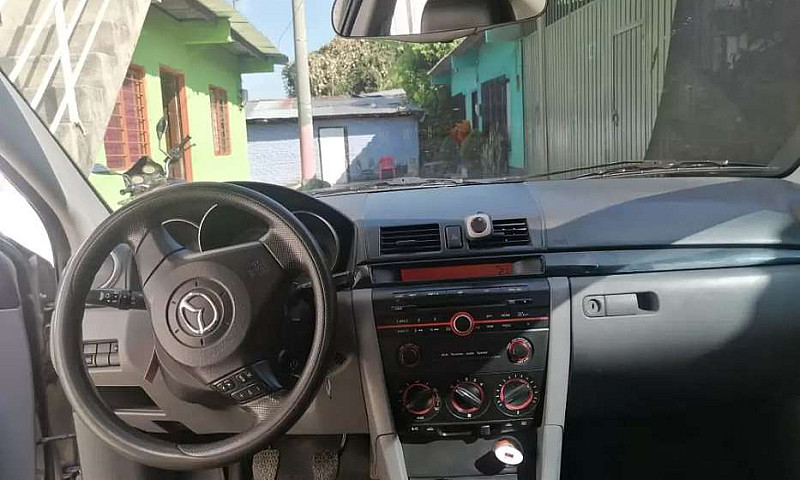 Mazda 3 2010...
