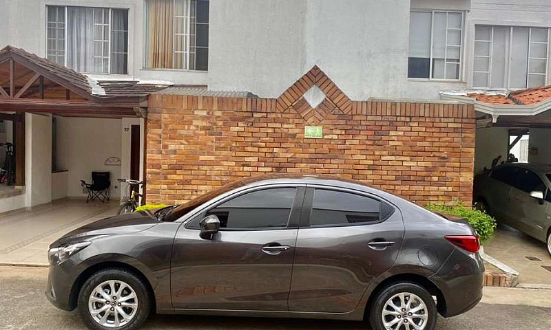 Mazda 2 Touring 2020...