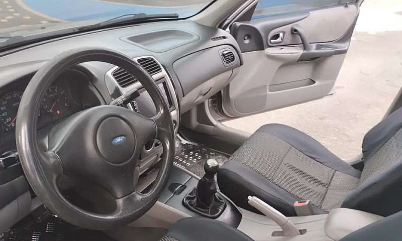 Vendo Ford Laser Exc...