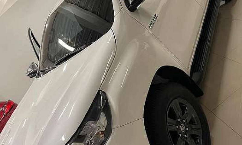 Vendo Toyta Hilux 2....