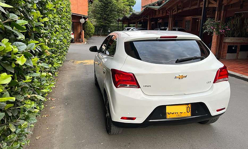 Vendo Chevrolet Onix...