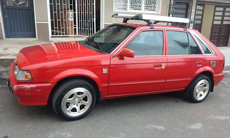 Vehiculo Mazda 323...