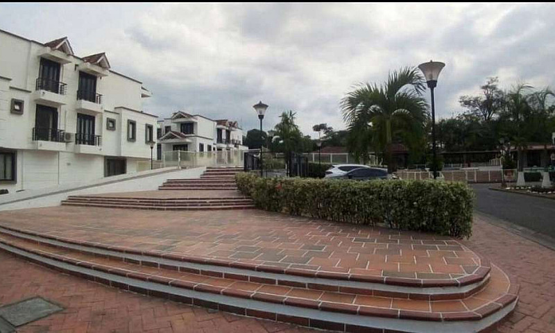 Casa Bonita En Conju...