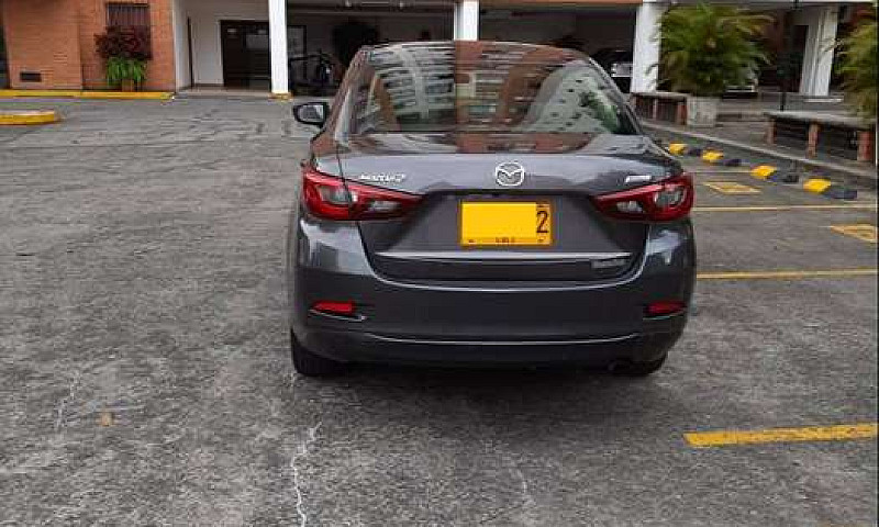 Vendo Mazda 2 Sedan ...