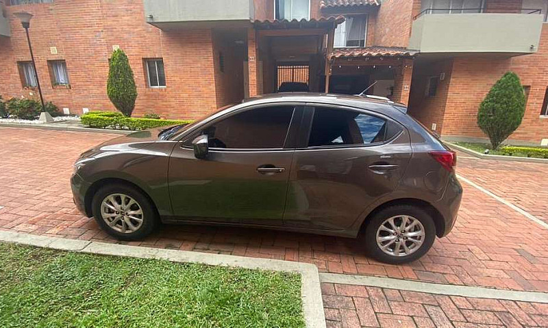 Se Vende Mazda 2 Tou...