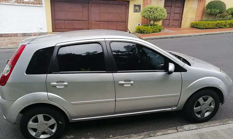 Vendo Ford Fiesta Po...