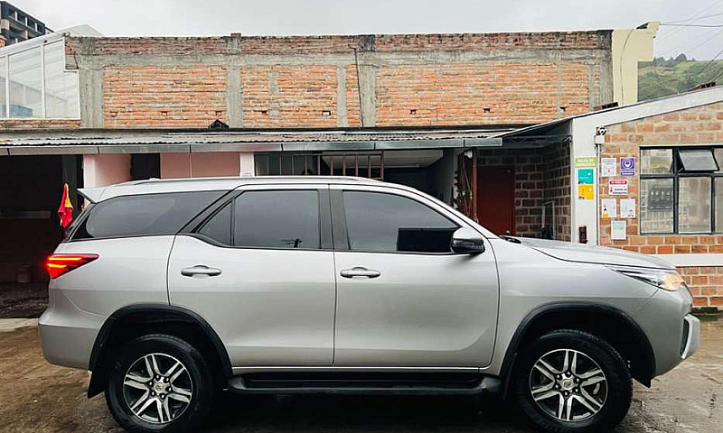 Toyota Fortuner Sw4,...