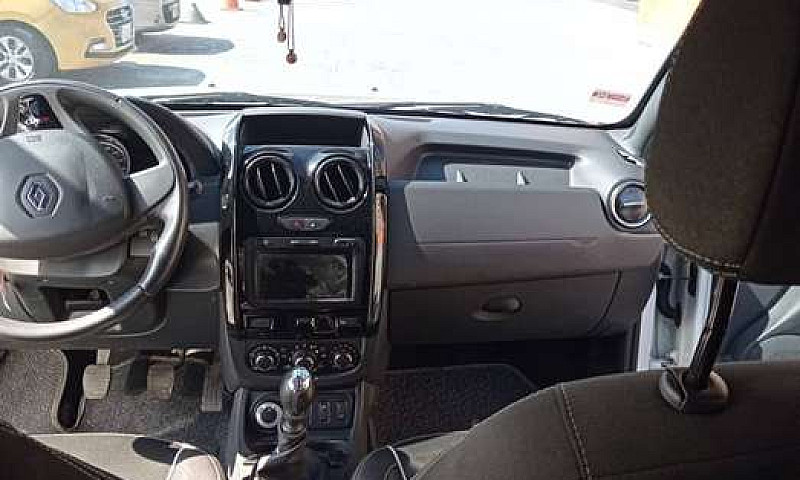 Camioneta Duster Oro...