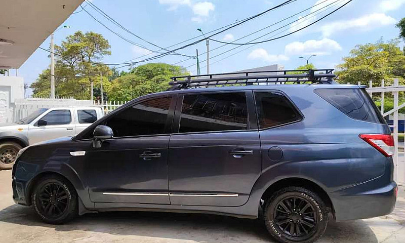 Ssangyong Rodius...