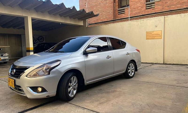 Nissan Versa 1.6 At ...