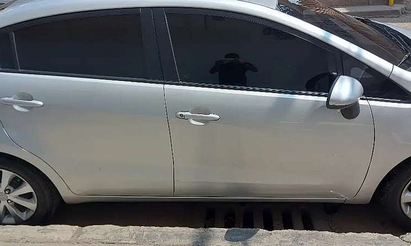 Vendo Kia Rio...