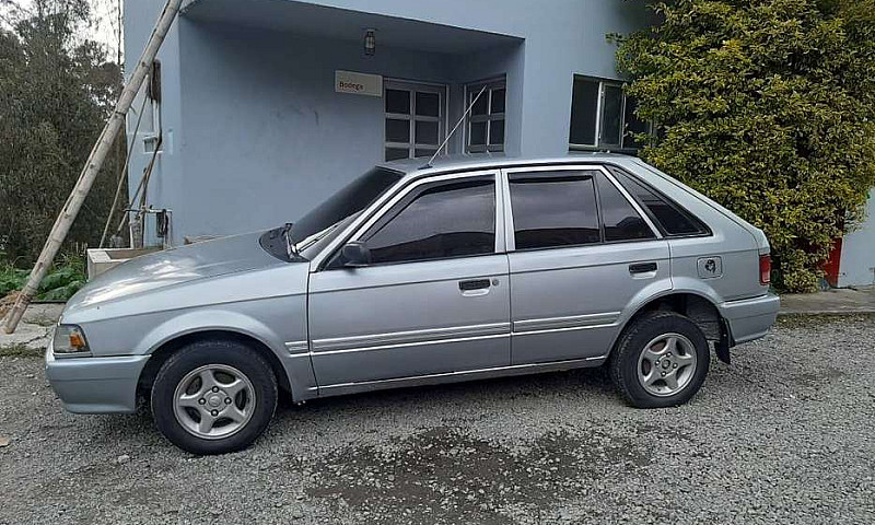 Vendo Mazda 323 Mode...