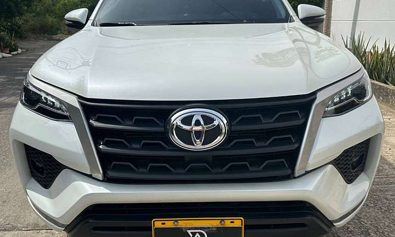 Toyota Fortuner Sr 2...