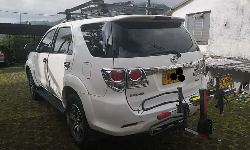 Toyota Fortuner 3000...