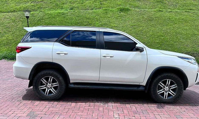 Camioneta Toyota For...