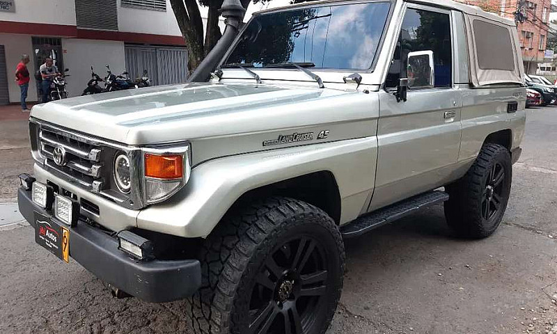 Toyota Macho Land Cr...